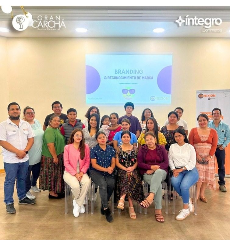 Grupo de participantes de un taller
